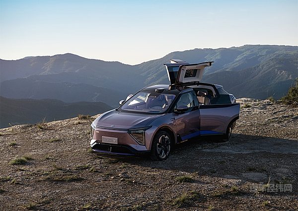 未来之美跃然眼前 高合HiPhi Y展翼而来