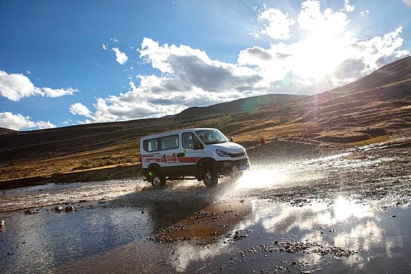 欧霸·山海这波操作 堪称“越野界六边形战士”