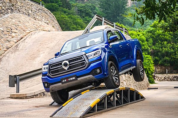 深度试驾全球高性能皮卡2.4T长城炮 冠军实力再进阶