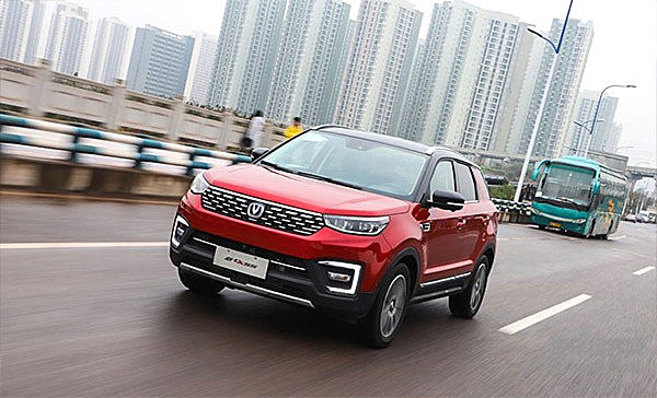 《疯狂的外星人》 被疯狂的长安CS55抢镜了！