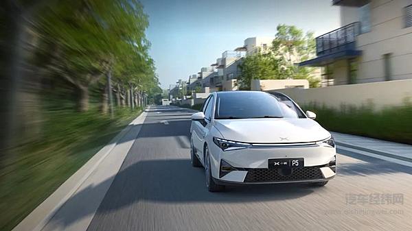 小鹏P5用极致驾驶辅助来“一俊遮百丑”