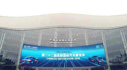 禁售燃油车的脚步越来越近 中外车企加速布局新能源！