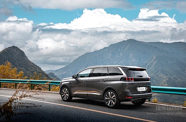 当国宝遇上国宝 新5008成都熊猫基地巡展等你来打卡