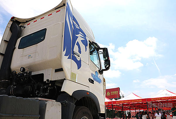 中国重汽实况挑战赛南下阜阳  “皖K”运输人迎“干线之星”