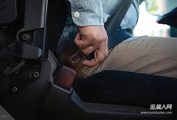 一張笑臉相迎　一杯熱水暖心　吉林市超限檢測站變司機補給站