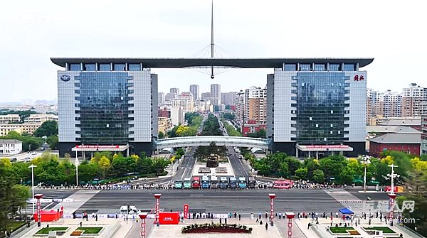 卡圈“跑者”亮相春城！—— 一汽解放明星車(chē)型助陣2026長(zhǎng)春馬拉松