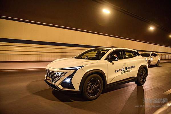 长安解放双脚 L3级自动驾驶迈上新台阶