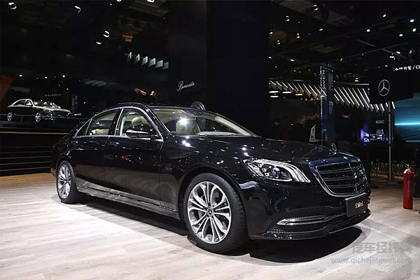 “全擎时代 星电共耀”梅赛德斯-奔驰携全新EQC纯电SUV夺目亮相上海国际车展