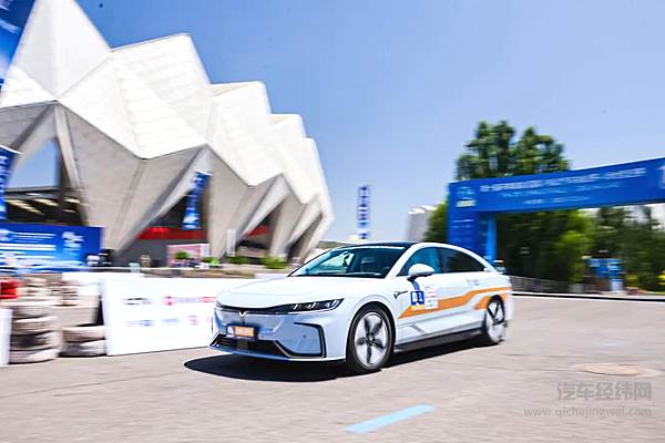 一次斩获16项大奖 东风双品牌战高原！