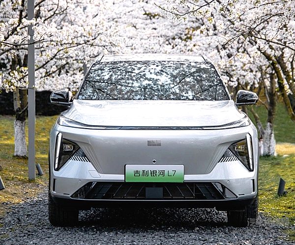 风格、价格都接近 风神L7能否挑战银河L7？