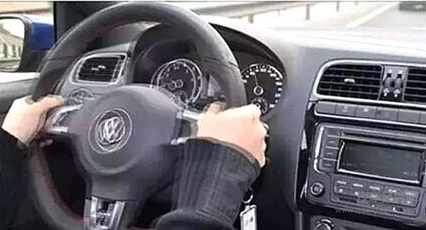 汽车方向盘抖动是怎么回事？