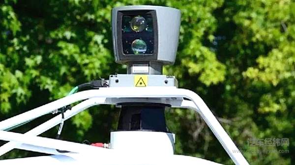 特斯拉“惊魂一撞”再现致命BUG 责任方是谁？