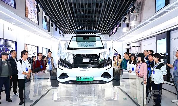 全国首个！比亚迪新能源汽车科普馆于郑州开馆