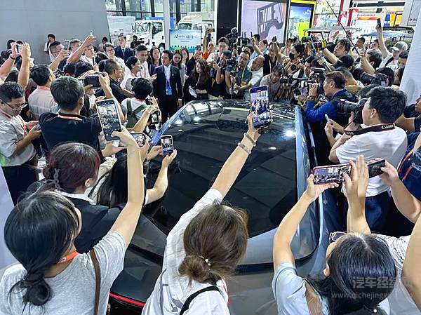 上汽通用五菱东盟战略正式发 新能源概念车