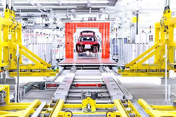 WEY首款HEV车型 “玛”上驾到