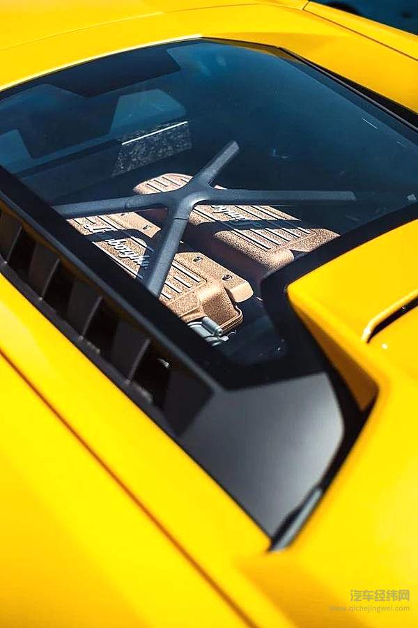 意大利远边海滩的汽车文化生活