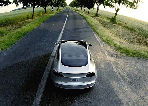 化身阴间探测器？特斯拉又出大新闻