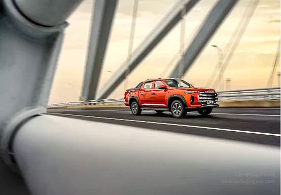 上汽大通MAXUS T90高调亮相 上汽牛能否赶超长城炮