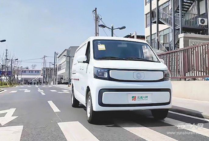 國(guó)民創(chuàng)富神車(chē)長(zhǎng)安睿行EM80煥新：金鐘罩50度電+2C快充 8.09萬(wàn)元起