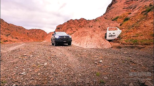 2.4T越野炮首发亮相成功挑战虎克之路金刚坡