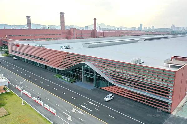 上汽集团与北京理工大学达成战略合作/全新智己LS6斩获易车网