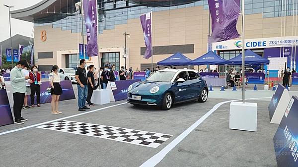 自动驾驶至设置目的地演示