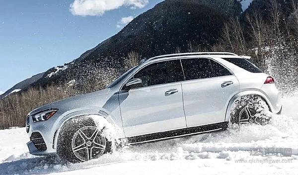 2022款奔驰GLE与宝马X5接连登场 再次上演贴身肉搏战