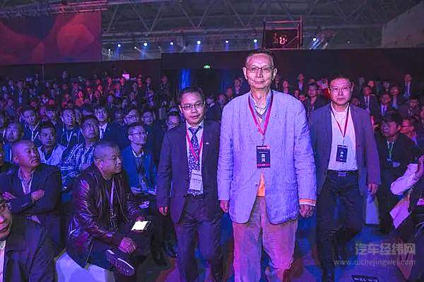 2017年，79岁的尹明善在一场活动上宣布退休