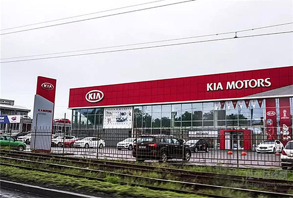 在这开车会惭愧？最霸气SUV遇见20年前的自己！