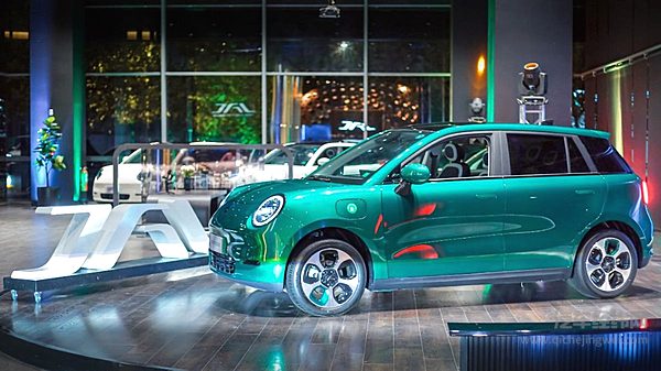 森林绿色E30X活动展车