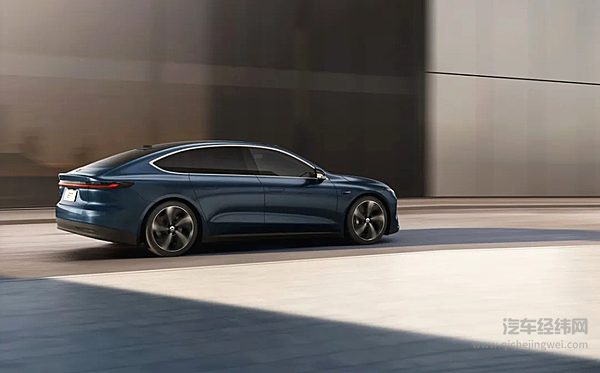 智己L7 VS 蔚来ET7 谁能执高端纯电动轿车牛耳？