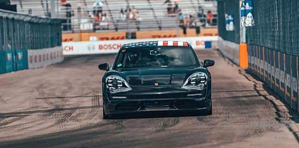 保时捷Taycan全球首发 正面杠特斯拉！