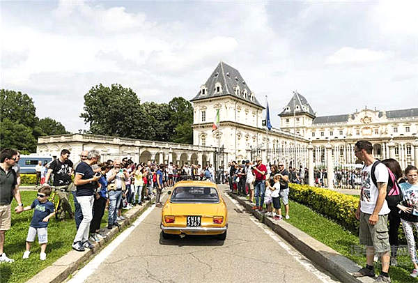 亲临2018都灵车展，在城堡与公园中跟意大利车迷疯狂一把