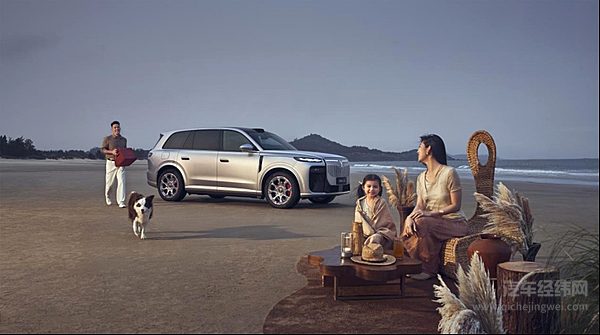 “五座新王”岚图泰山X8预售30.29万起，8系市场迎来终极“大杀器”！