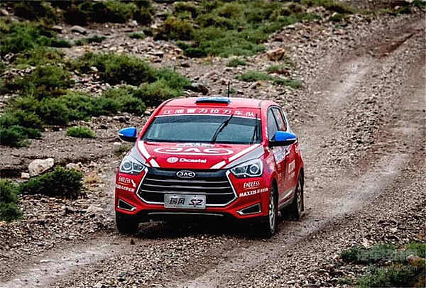 荒漠绿洲起狼烟 “魔鬼赛道”可不是浪得虚名！