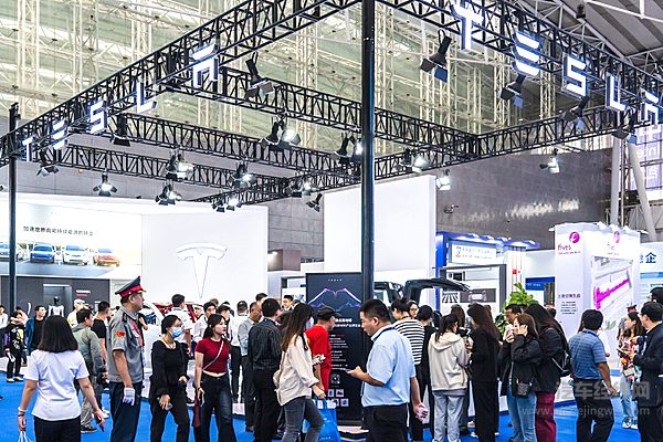 特斯拉FSD离真正自动驾驶还有多远？