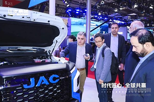 国内首款扭矩破千级混动皮卡！江淮悍途PHEV国内首发亮相上海车展