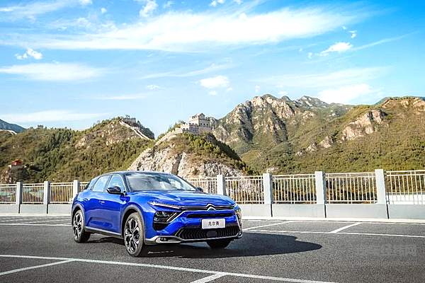 东风雪铁龙凡尔赛C5 X首批展车正式发运！8月9日开启预售