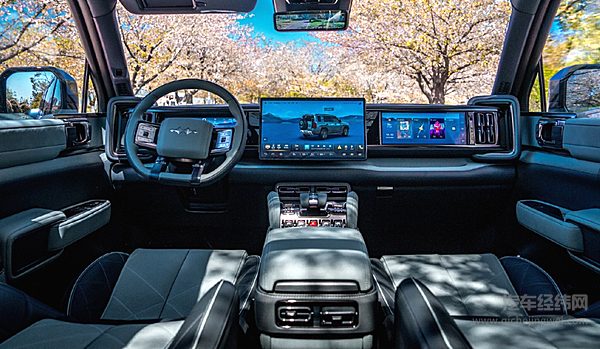 两种不同的越野风格 坦克400 Hi4-T和豹5哪一款更值得入手？