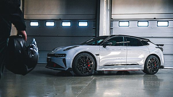 76.9万元起售 正式上市的极氪001 FR是竞争者还是花瓶？