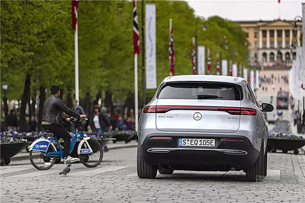 奔驰是糖，大象不慌