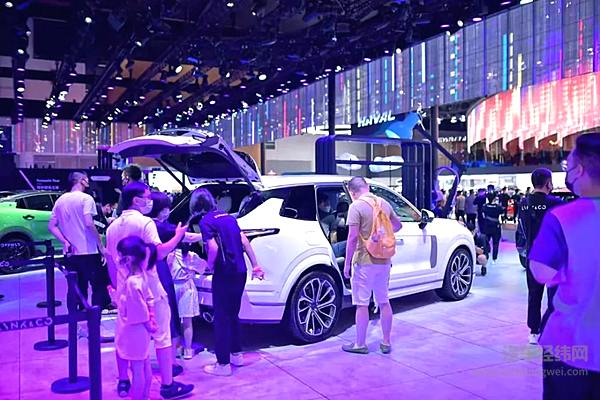 冰火两重天：成都车展 谁在笑谁在哭？