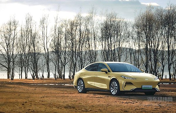 主力售价在20万元以内 银河E8拼性价比输给了东风eπ007？