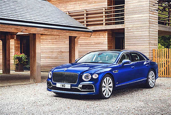 宾利新款百公里加速3.8S演绎“飞驰人生”！