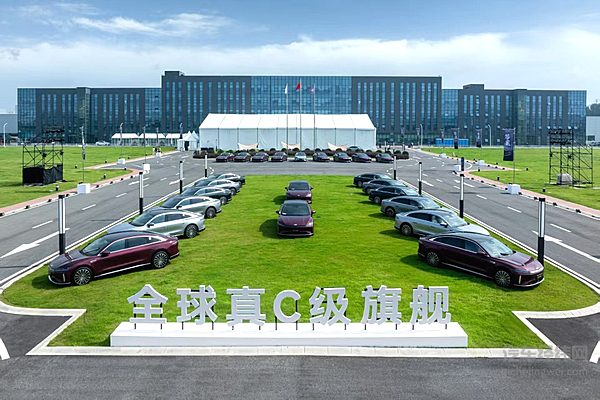 均搭载插混系统 比亚迪汉与风云A9L谁是家庭用首选？