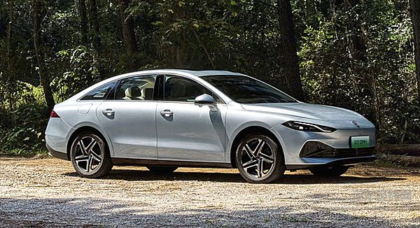 新能源轿车二选一 启源A07与荣威D7谁的性价比更高？