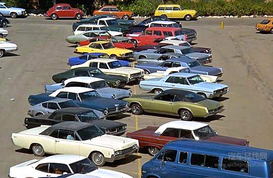 巅峰时期的美国豪华轿车个头有多大 盘点三款“美式豪华大船”