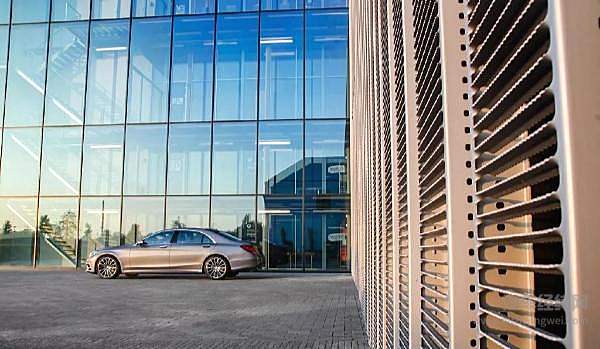 戴姆勒携前沿产品技术亮相中国国际进口博览会！