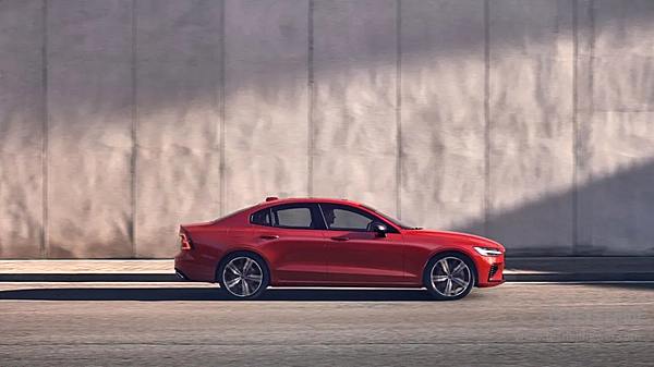 豪华B级车二选一 沃尔沃S60与凯迪拉克CT4强强对比