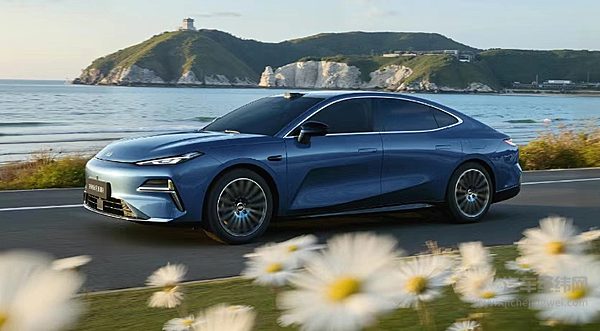 舒适配置vs超长续航 银河星耀8&风云A9L 哪款是你的菜？